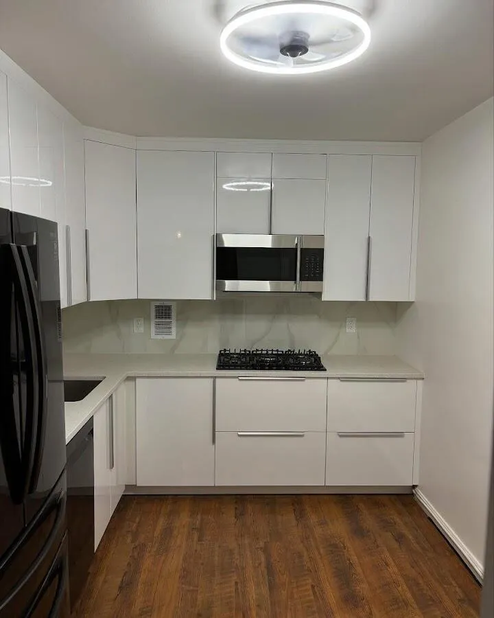 Renovated kitchen with quartz countertops in Homeland Park